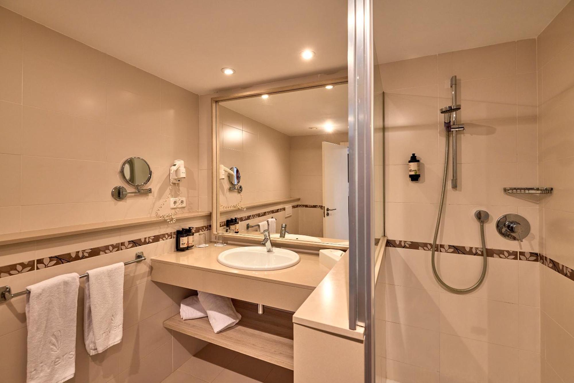 One-Bedroom Apartment Sea View
